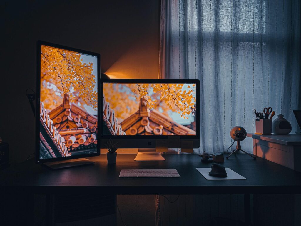 OLED monitorius su ryškiu vaizdu ir integruota apsaugos technologija